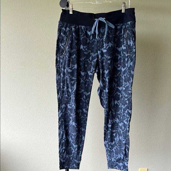 NWOT Athleta Trekkie North Floral Patterned Joggers with Drawstring - size 14 - Picture 2 of 12